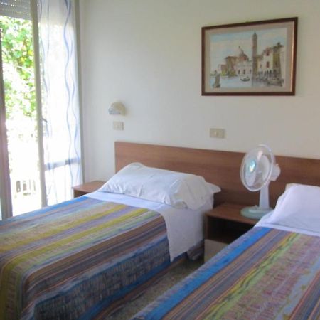 Hotel Toledo Rimini Buitenkant foto